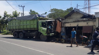 Truk Tabrak Tiga Bangunan di Mojokerto, Dua Orang Mengalami Luka
