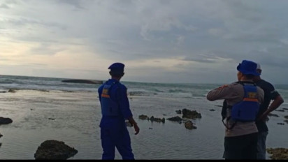 Sebuah Kapal Tanpa Identitas dan Bendera Dilaporkan Terdampar di Laut Selatan Garut