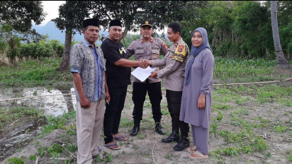 Bhabinkamtibmas di Polres Sumbawa ini Hibahkan Tanahnya untuk Bangun TPU