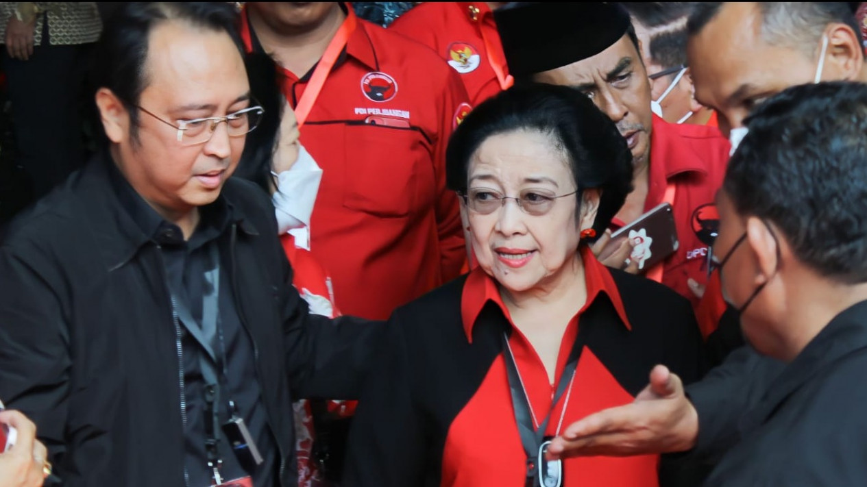 Megawati Ulang Tahun 23 Januari: Yang Pura-Pura Sahabat Gak Saya Undang
            - galeri foto