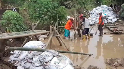 Pembuatan Tanggul Darurat Banjir Bandang Semarang Pakai Limbah Batubara, Apa Kelebihannya?