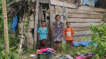 10 Tahun Hidup di Gubuk Reot dengan 6 Anak dan Tanpa Suami, Warga Mamuju Belum Pernah Dapat Bansos