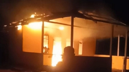 Tolak Hasil Sengketa Pilkades, Sejumlah Fasilitas Desa Dibakar Massa yang Ngamuk