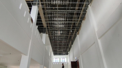 Plafon Gedung DPRD Ambruk Diterjang Angin Kencang