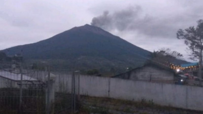 Gunung Kerinci Kembali Erupsi dengan Ketinggian Abu 600 Meter