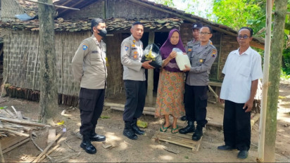 Blusukan Desa, Patroli Bansos Polres Blora Sasar Kaum Lansia