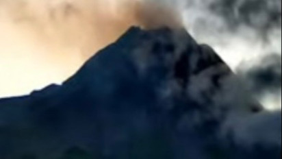 Gunung Merapi Luncurkan Guguran Lava Pijar Sejauh 1,8 Kilometer ke Arah Barat Daya