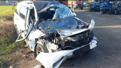 Polisi Temukan Botol Miras di Jaket Korban, Diduga 8 Penumpang Minibus yang Tabrak Truk Parkir Pulang dari Pesta Miras