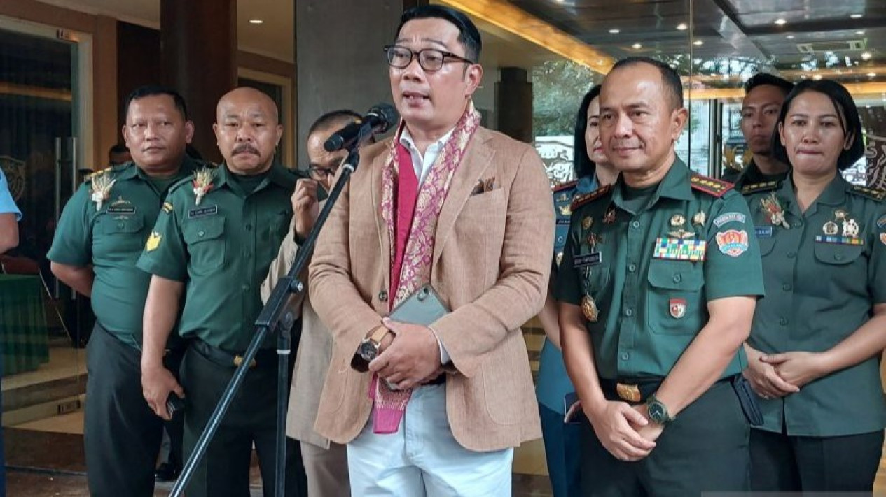Demam Lato-Lato, Ridwan Kamil: Jika Mengganggu Silakan Dilarang
            - galeri foto
