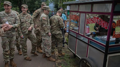 Tentara Amerika Jajan Siomay dan Batagor di Bandung, Ridwan Kamil: Mudah-mudahan jadi Jajanan Mendunia