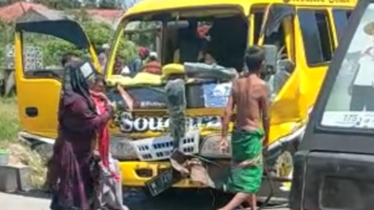 Kecelakaan Libatkan Tiga Kendaraan di Bangkalan, Madura, Sejumlah Penumpang dan Pengemudi Terluka
            - galeri foto