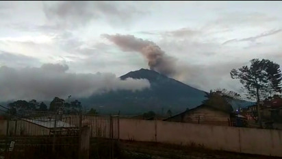 Gunung Api Kerinci Kembali Erupsi pada Kamis Sore, Ketinggian Abu 1.200 Meter di Atas Puncak