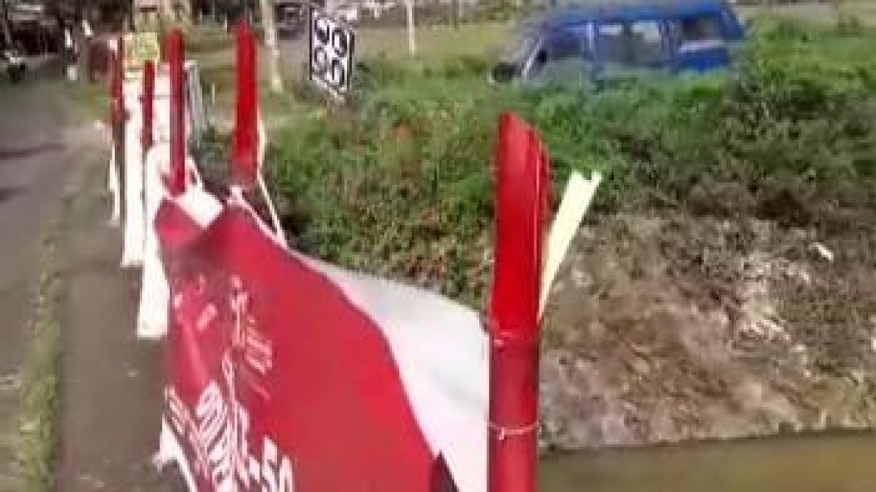 Puluhan Bendera PDI Perjuangan di Kabupaten Semarang Dirusak Orang Tak DiKenal
            - galeri foto