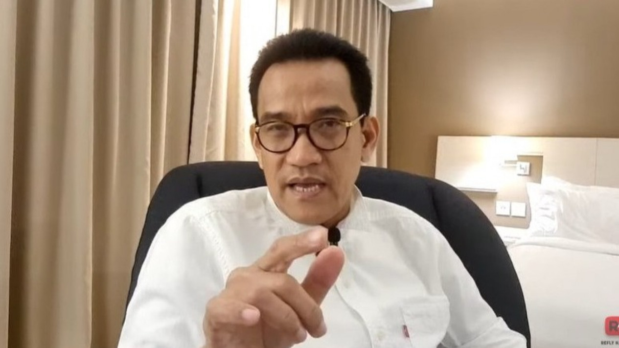 Perppu Cipta Kerja Tuai Polemik, Refly Harun sebut Mengangkangi Keputusan MK
            - galeri foto