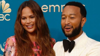 John Legend dan Chrissy Teigen Sambut Kelahiran Anak Ketiga