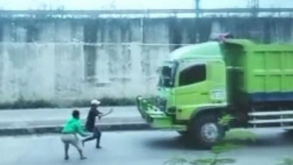 Alamak, Demi Buat Konten, Remaja Asal Bogor Tewas Terlindas Truk