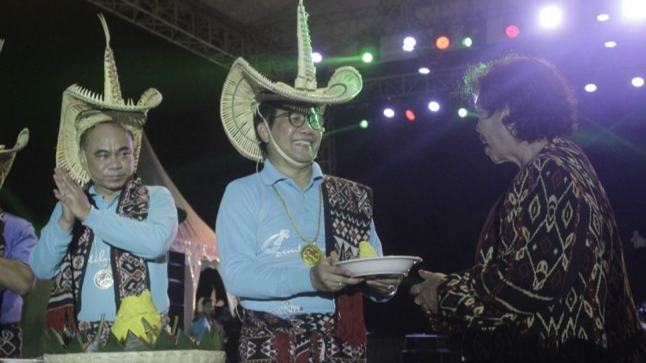 Pemkab Rote Ndao Dapat Bantuan Tansportasi Rp10,9 Miliar dari Mendes
            - galeri foto