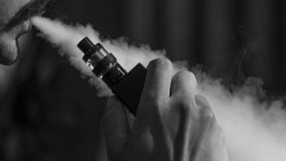 Mitos atau Fakta: Benarkah Vape Lebih Aman daripada Rokok Konvensional?