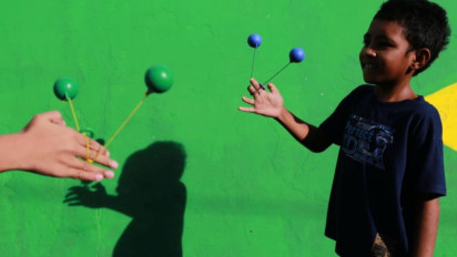 Ini Saran Dokter Soal Permainan Lato-Lato yang Tak Boleh Dimainkan Anak Balita