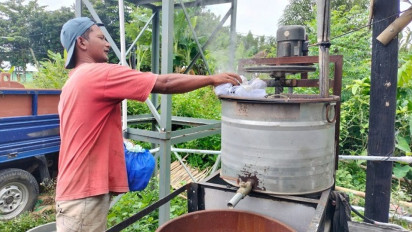 Wow! Warga Yogyakarta Ubah Limbah Plastik Jadi Batako