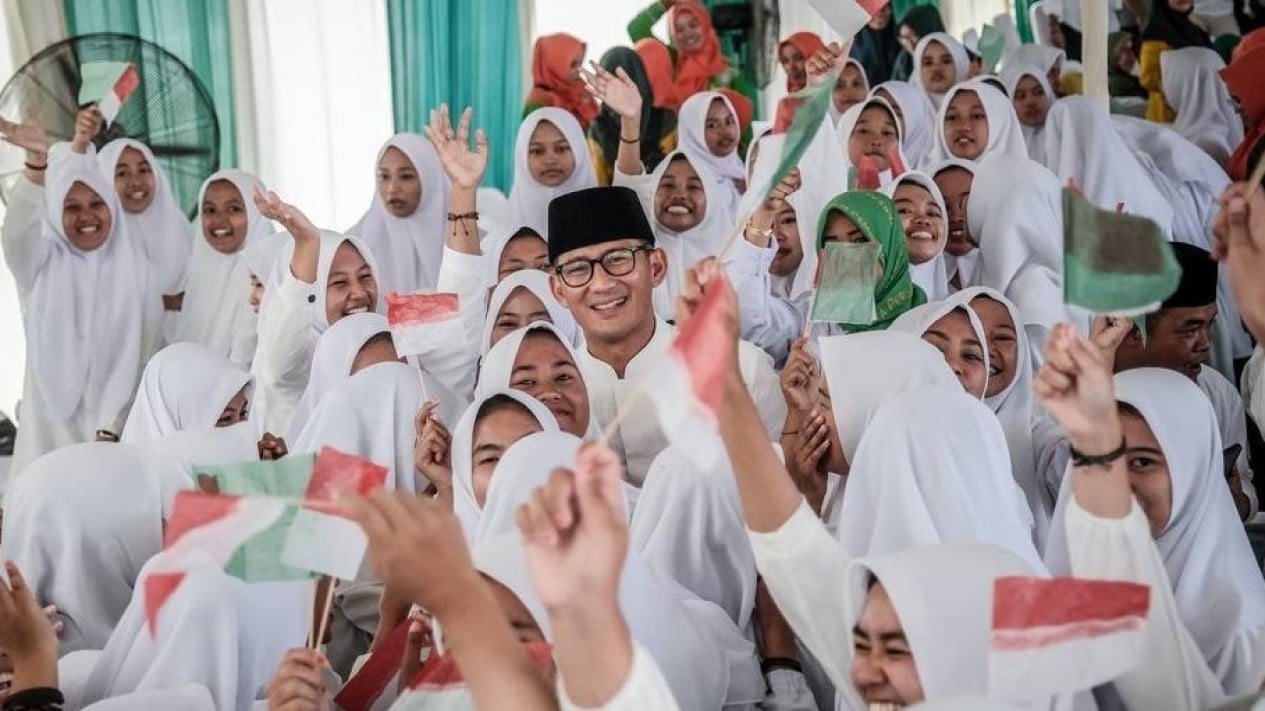 Sandiaga Uno Ingin Santri di Bondowoso jadi Pemimpin Kembangkan Potensi Wisata
            - galeri foto
