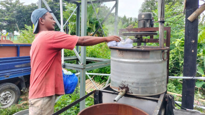 Inovasi Sampah Anorganik, Warga Yogyakarta Olah Limbah Plastik Jadi Produk Batako