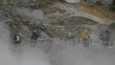 Dieng Status Waspada, Disporapar Jateng Minta Pengunjung Jaga Jarak Aman dengan Kawah