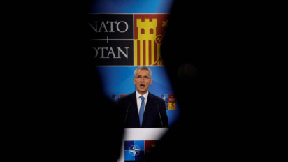 Sekjen NATO Jens Stoltenberg Minta Negara-negara Sekutu Kirim Lebih Banyak Senjata Berat untuk Ukraina