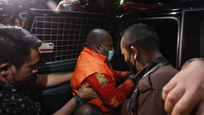 KPK Periksa Lukas Enembe sebagai Saksi untuk Tersangka Rijatono Lakka