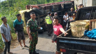 Gagal Menanjak, Truk Jalan Mundur dan Tabrak 5 Kendaraan di Malang