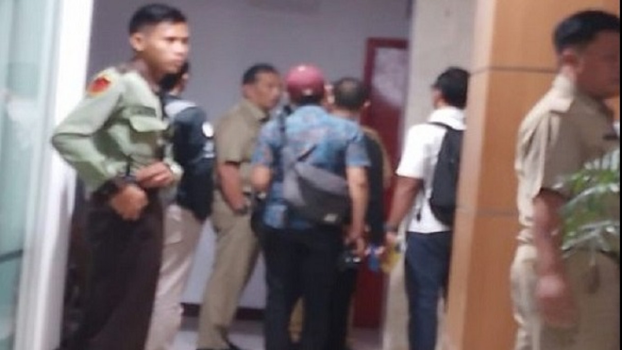 Gedung DPRD DKI Jakarta Digeledah KPK, Dugaan Korupsi Pengadaan Tanah di Pulogebang 
            - galeri foto