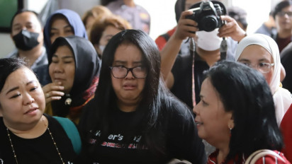 Fans Bharada E Ricuh Dengar Tuntutan 12 Tahun Penjara: Dia Nggak Ada Niat!