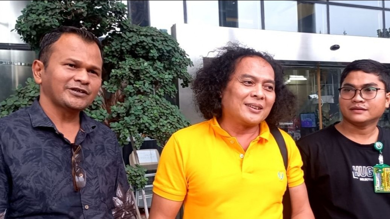 KPK Didesak Selidiki Kasus Dugaan Suap Bupati Karimun
            - galeri foto