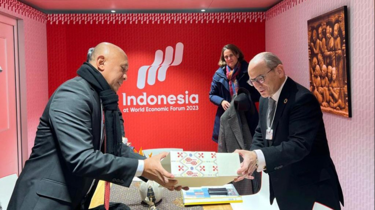 MenkopUKM Teten Masduki Dorong Kerja Sama Nestle dengan Koperasi di Indonesia
            - galeri foto