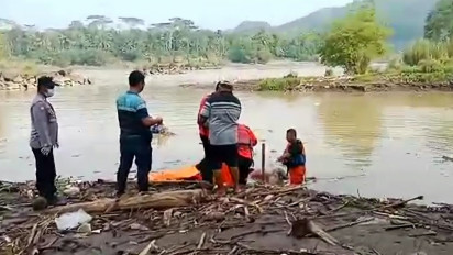 Mayat Lelaki Tanpa Identitas Ditemukan Tersangkut di Bendung Gerak Serayu Banyumas