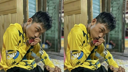 Kisah Buat Mewek, Demi Membiayai Ibu dan Sekolah Adiknya, Pria Penyandang Disabilitas Mengamen