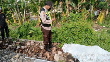 Bingung Ditagih Hutang, Seorang Nenek di Probolinggo Menabrakkan Diri ke Kereta Api