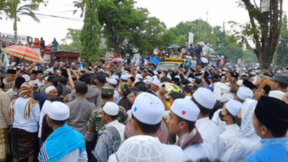 Ribuan Warga Kepung Polres Pamekasan, Tuntut Oknum Aliran Sesat Ditangkap