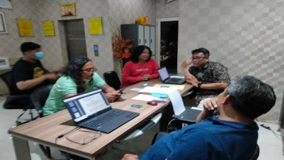Meliput Penyegelan Tempat Hiburan Malam, Belasan Preman Keroyok 5 Jurnalis di Surabaya