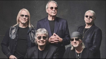 Lirik Lagu Deep Purple - Perfect Strangers