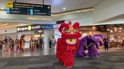 Imlek 2023: Barongsai Hibur Calon Penumpang di Bandara Ahmad Yani Semarang
