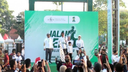 Presiden Joko Widodo Ikuti Jalan Sehat NU Bersama Warga di Solo