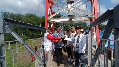 Jembatan Tersambung, Warga Wongsorejo Banyuwangi tak Lagi Sebrangi Sungai saat Beraktivtas atau ke Sekolah