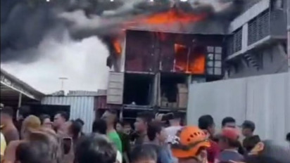 Kebakaran Hebat Terjadi di Plumpang, Jakarta Utara, Damkar Terjunkan 12 Mobil Pemadam