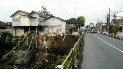 Tiang Jembatan Tergerus, Jalan Akses Purwokerto-Purbalingga Ditutup