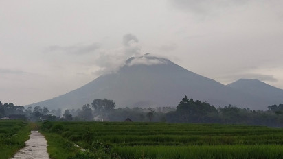 Gunung Semeru Kembali Erupsi, Tinggi Letusan Capai 500 Meter