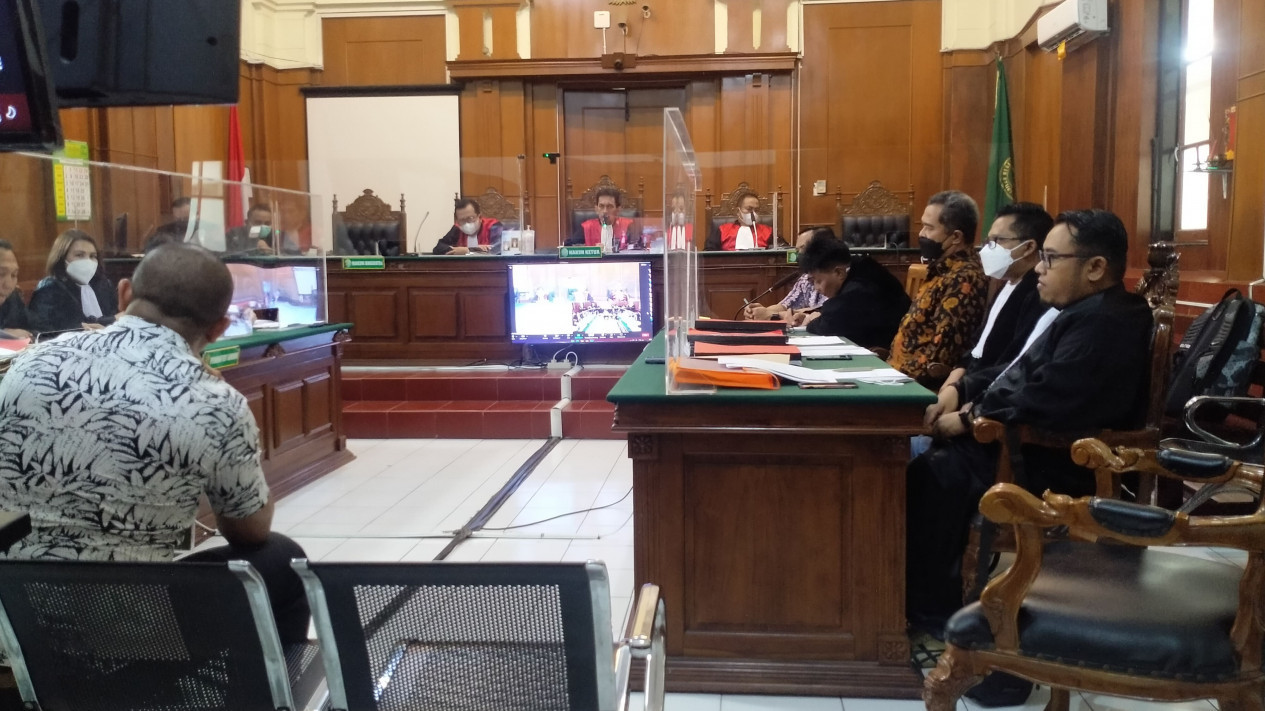 Sidang Lanjutan Tragedi Kanjuruhan Digelar dalam Dua Sesi Terpisah, dengan Agenda Tanggapan JPU dan Pemeriksaan Saksi
            - galeri foto