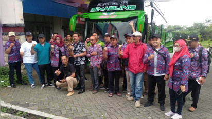 Isu Jabatan Perangkat DiSamakan Kepala Desa, Puluhan Perangkat Desa Kota Batu Bertolak Menuju Jakarta