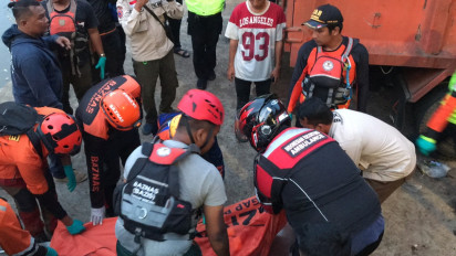 Tim SAR Gabungan Temukan Korban yang Tenggelam di Kali Ciliwung dalam Kondisi Meninggal Dunia