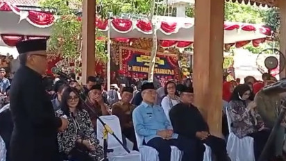 Ribuan Pelayat Ikuti Prosesi Pemakaman Duta Besar RI untuk Italia Muhammad Prakosa